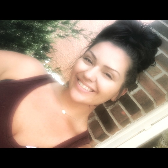 Meet your Posher, Cassandra - Picture 1 of 1